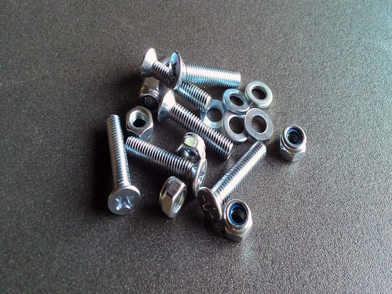 پیچ خشکه و پیچ آهنی